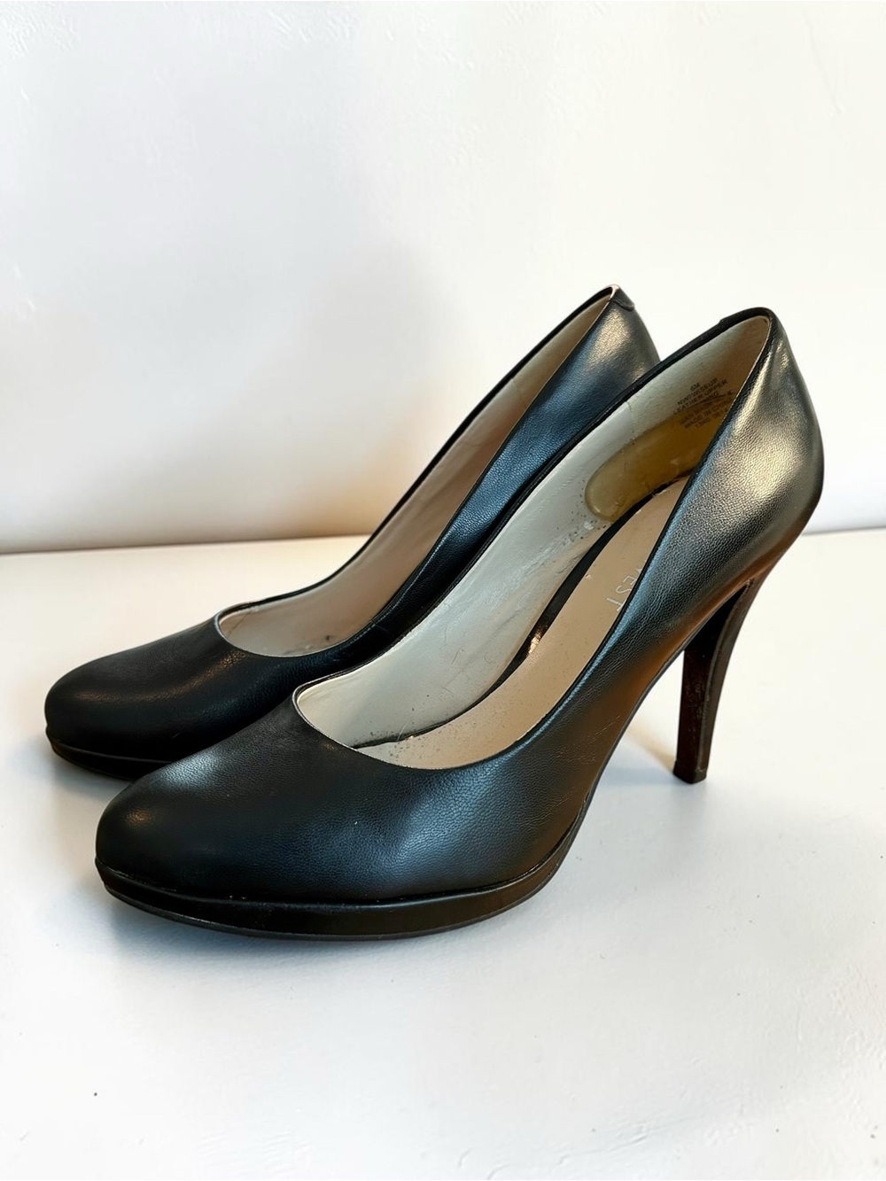 Nine West Black Leather High Heel Round-Toe Pumps size 6